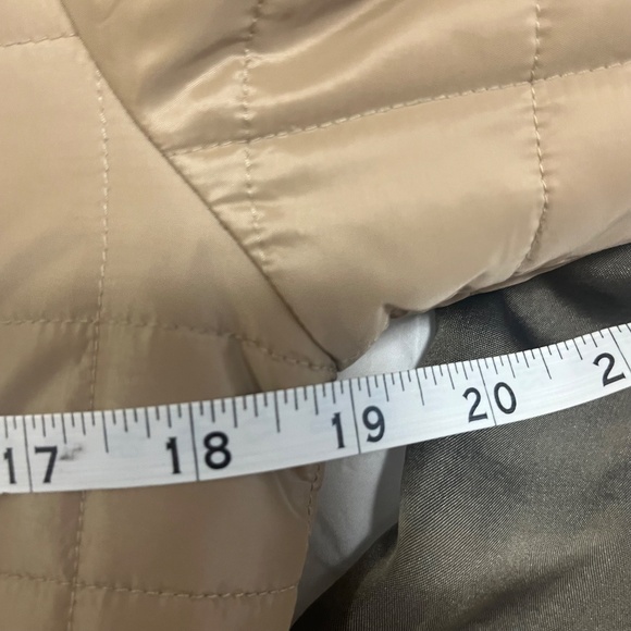 Escada Sport Women’s Quilted Jacket / Coat, Tan / Beige, Belted, Size 36 (Small) - Picture 8 of 10